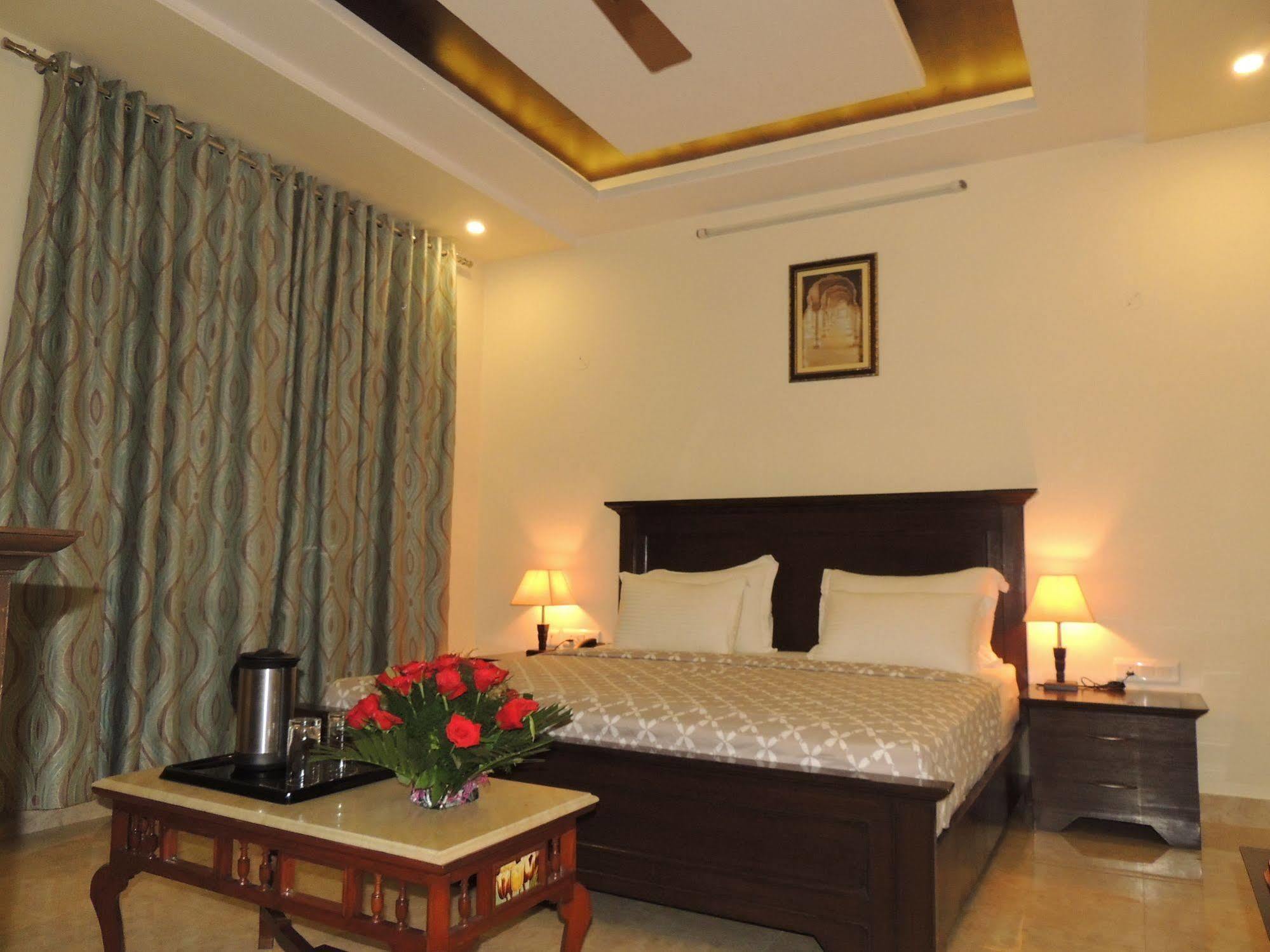 Raj Regency Hotel Jaipur Eksteriør billede
